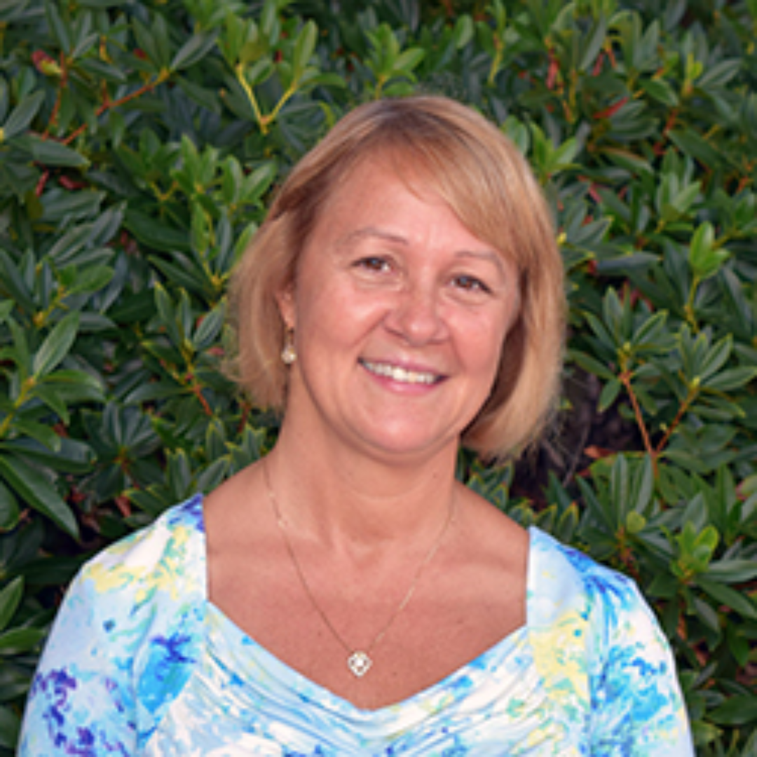 Donna Vail headshot